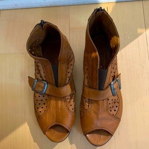 Brown leather shoes with zip on the back